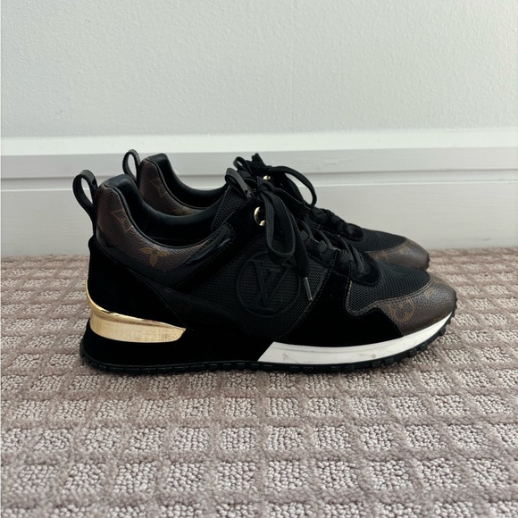 Louis Vuitton Sneakers - Picture 4 of 4